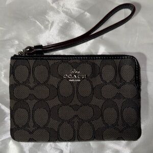 Nice Coach black/dark gray monogram wristlet